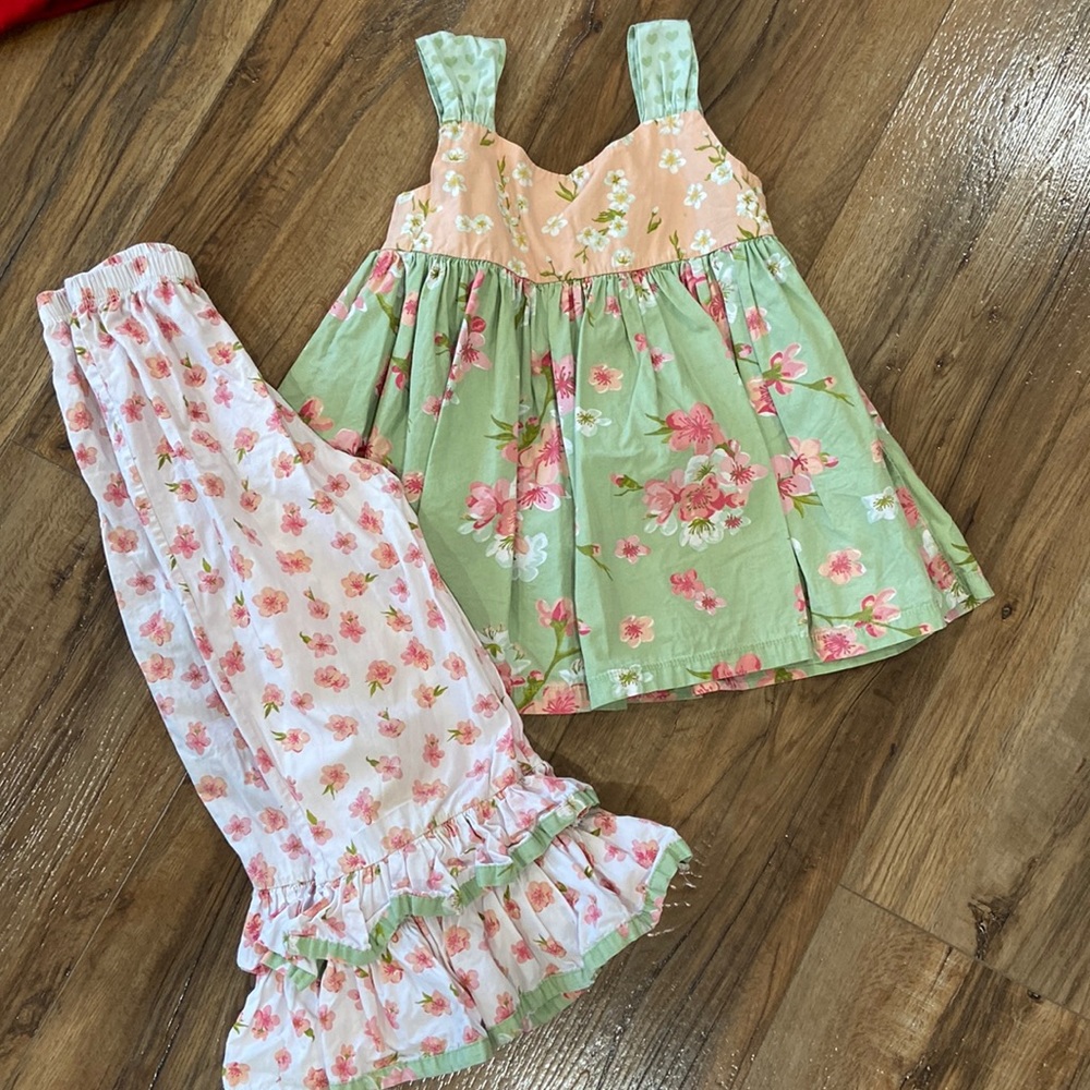 Jelly the Pug Floral Print Outfit
